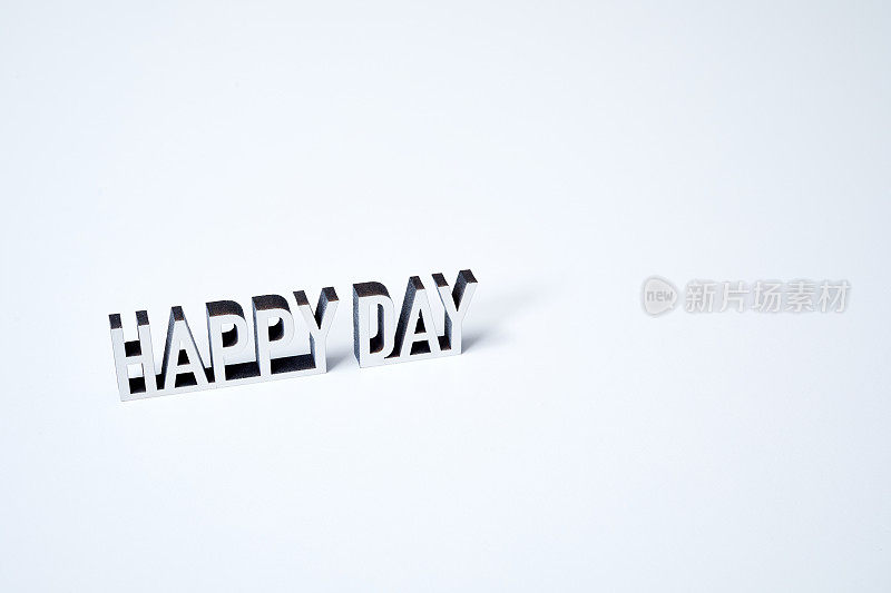 白色背景上的短语HAPPY DAY